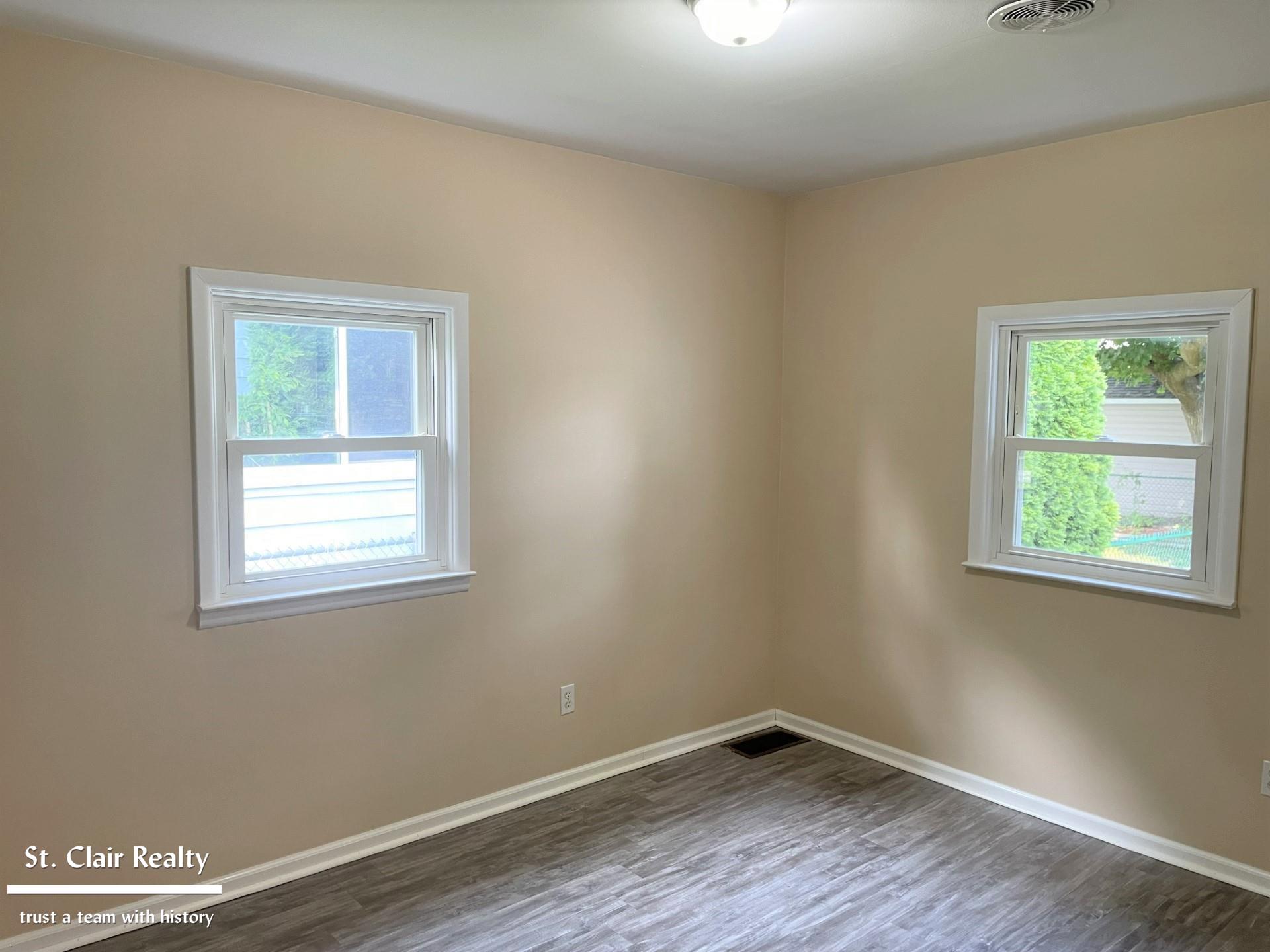 1337 South Riverside Avenue St. Clair, MI 48079 - Photo 9 of 21 50116460-8.JPG