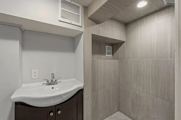 $3,750 | 37 West 34th Street, Unit 1, Bayonne, NJ 07002