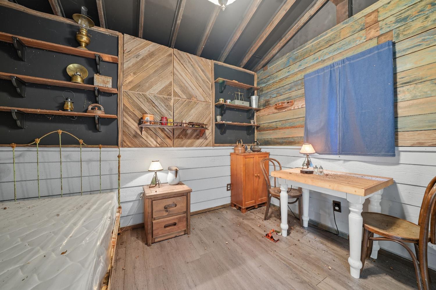 19491 East Clinton Road Jackson, CA 95642 - Photo 70 of 72 a room with furniture a rug and a window