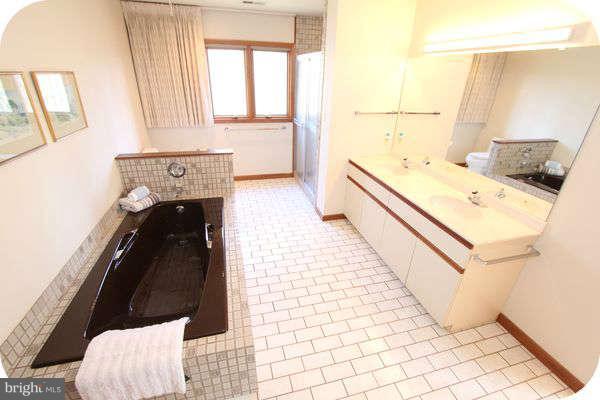 1017 Bellview Road McLean, VA 22102 - Photo 22 of 30 Bath