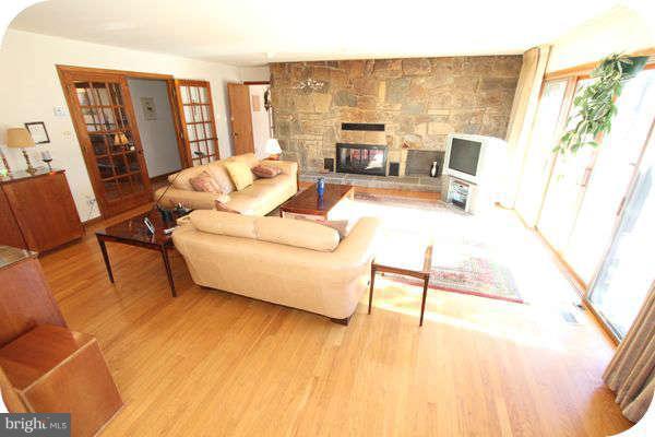 1017 Bellview Road McLean, VA 22102 - Photo 8 of 30 Family Room