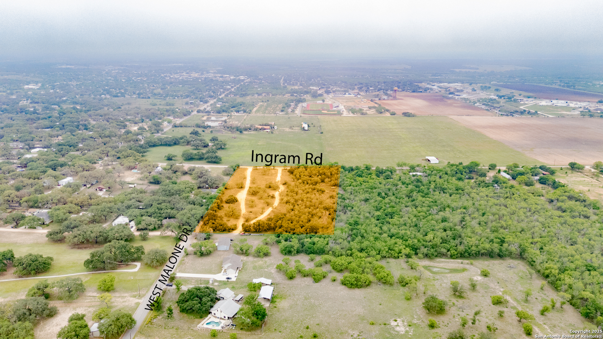 769 County Road 769 Devine, TX 78016 - Photo 6 of 10 a view of an ocean view