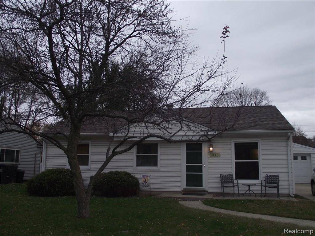 1143 Avon Manor Road Rochester Hills, MI 48307 - Photo 1 of 20