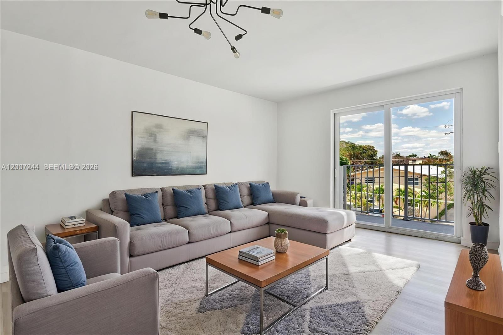 620 Southwest 10th Street, Unit 301 Miami, FL 33130 - Photo 1 of 20 Virtual Staging