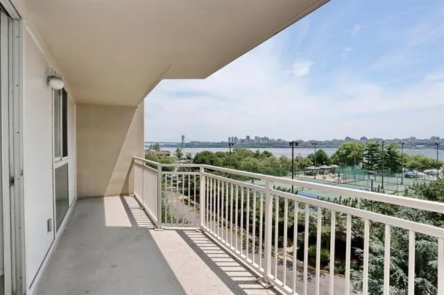 $4,450 | 1055 River Road, Unit 506, Edgewater, NJ 07020