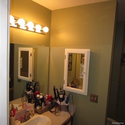 29463 Meadow Ridge South Farmington Hills, MI 48334 - Photo 21 of 33