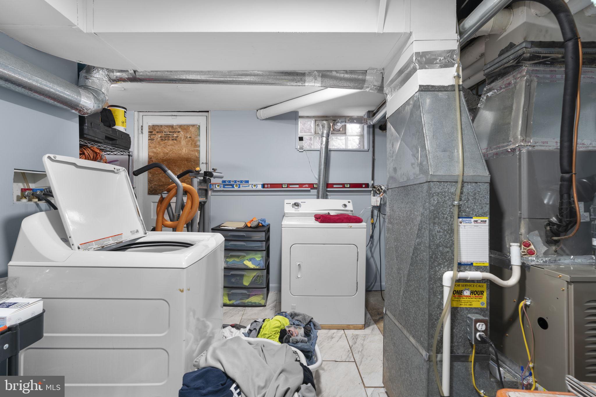 514 Umbra Street Baltimore, MD 21224 - Photo 28 of 37 a utility room with dryer and washer