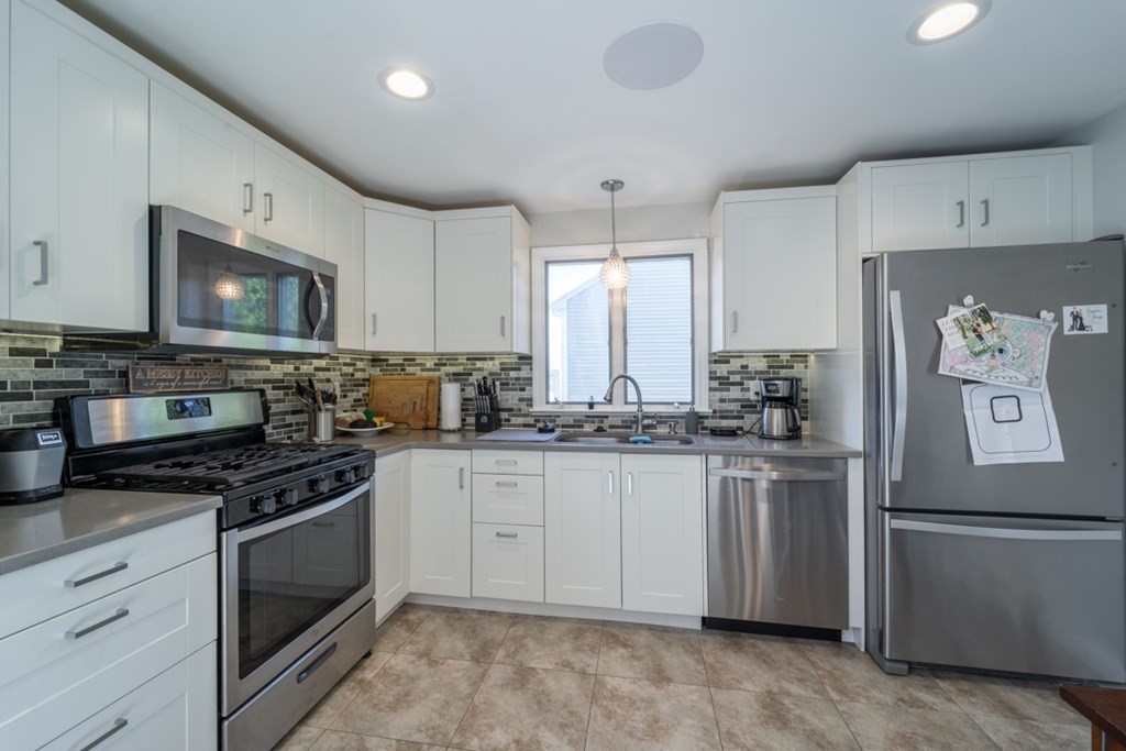 274 Massasoit Road Worcester, MA 01604 - Photo 3 of 28 Gallery Image 3