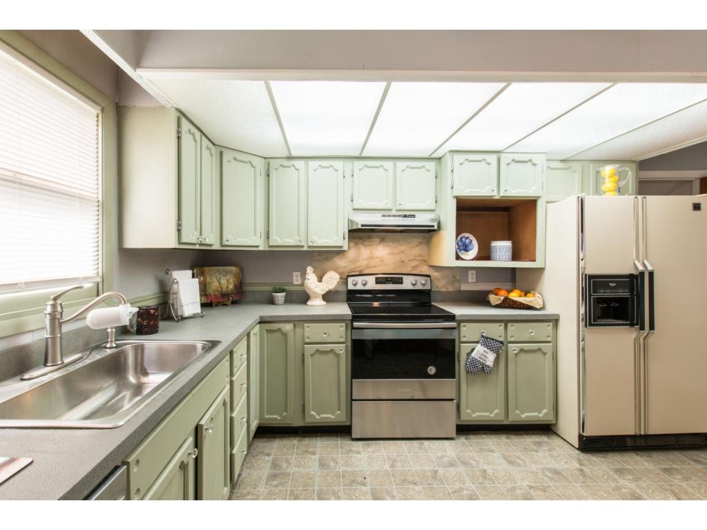7390 Slaughter Road Bristol, VA 24202 - Photo 7 of 28 NEW Stainless Steel Range