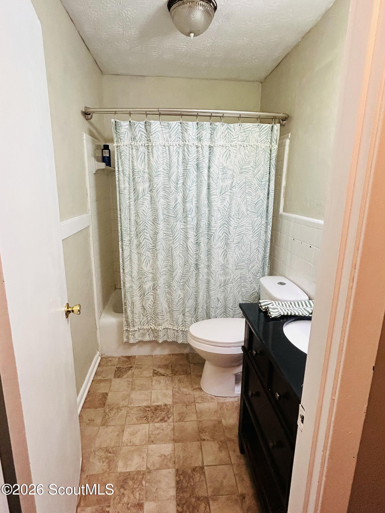 2930 Edgewood Road Waycross, GA 31503 - Photo 11 of 14 Bathroom