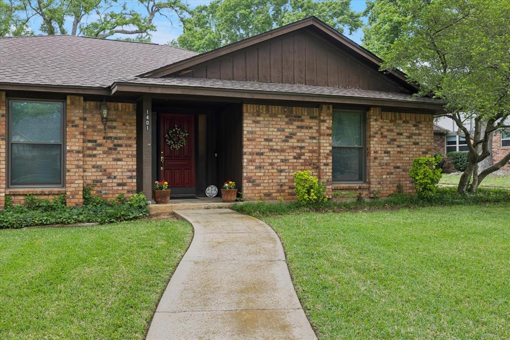 1401 Clover Hill Road Mansfield, TX 76063 - Photo 3 of 25