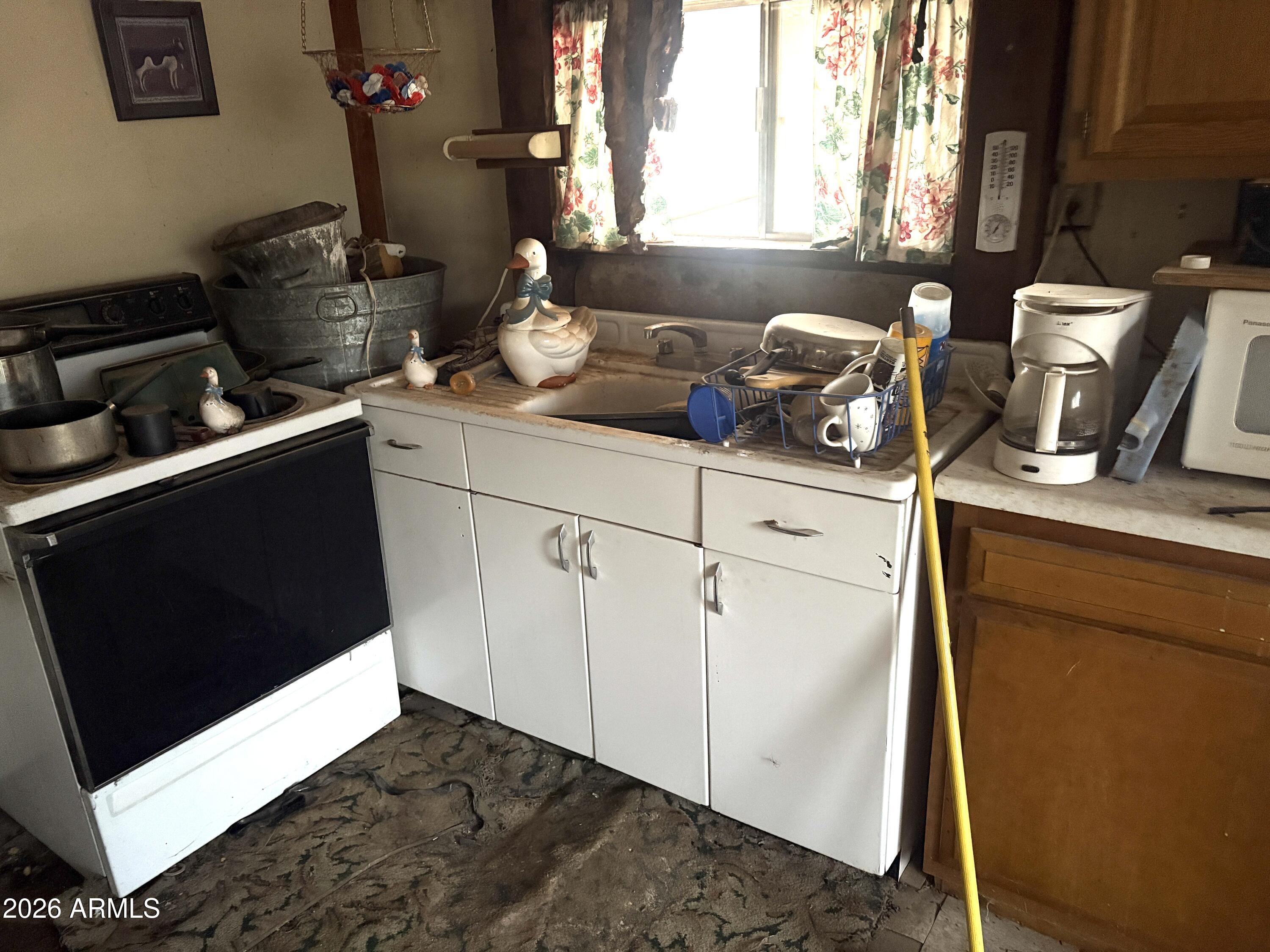 3130 Aspen Road Overgaard, AZ 85933 - Photo 14 of 30 Vintage kitchen sink