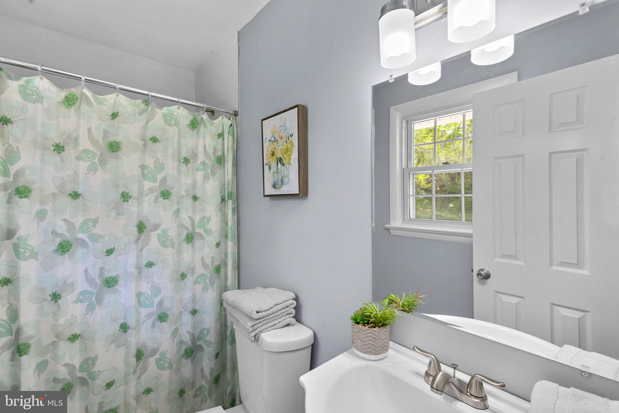 12805 Clarion Road Fort Washington, MD 20744 - Photo 26 of 46 Bathroom