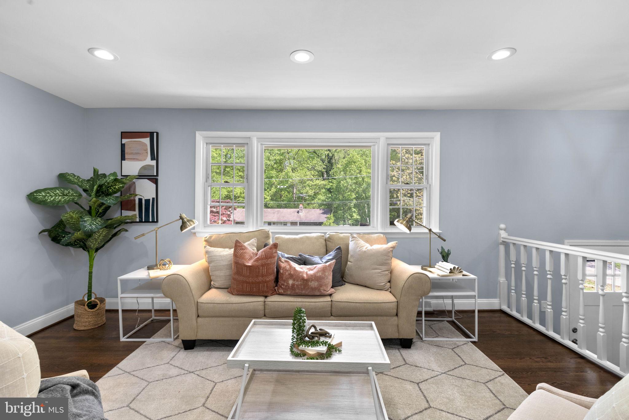 12805 Clarion Road Fort Washington, MD 20744 - Photo 4 of 46 Living Room