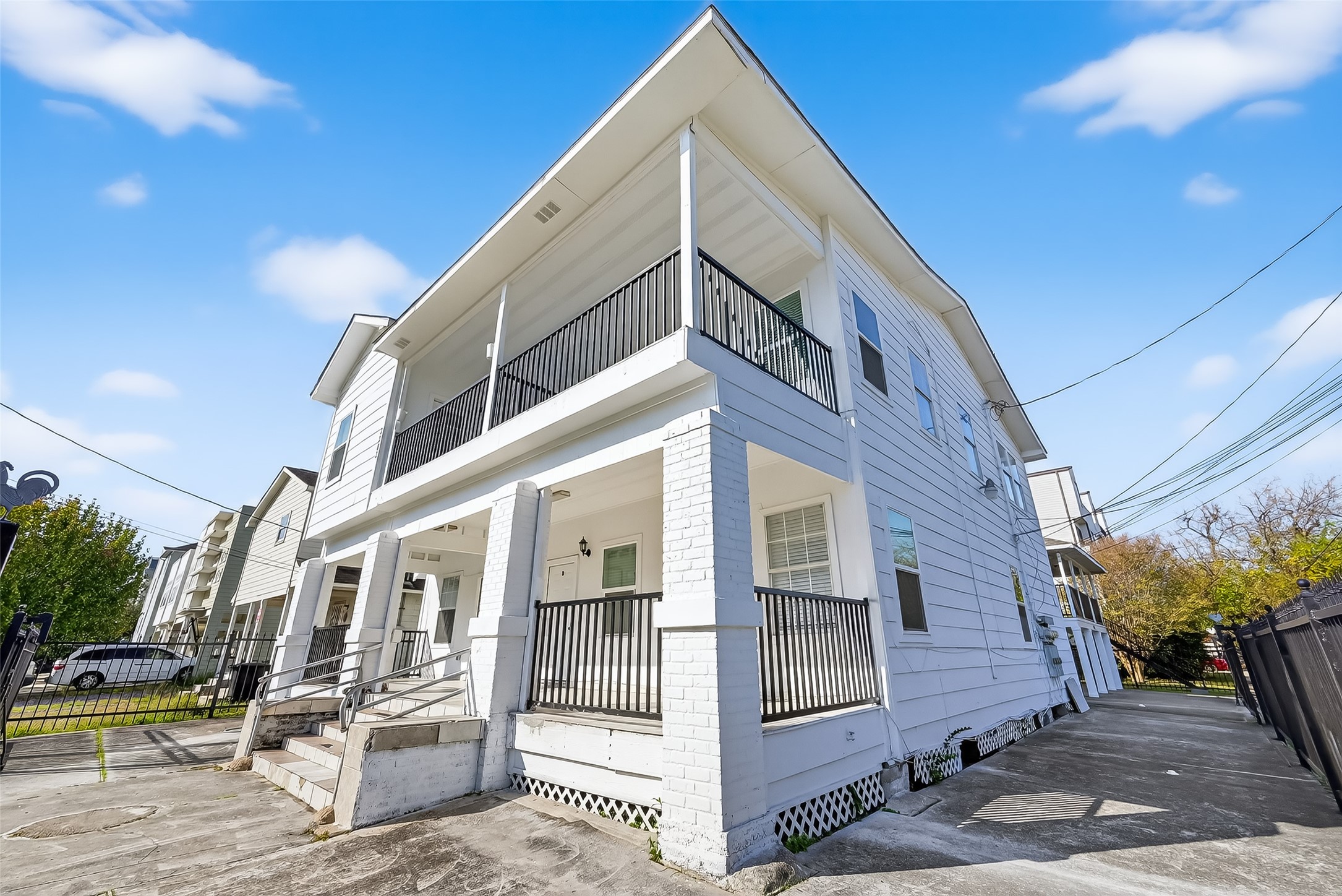 2202 Hutchins Street, Unit A Houston, TX 77003 - Photo 24 of 27 a view of a building with a street