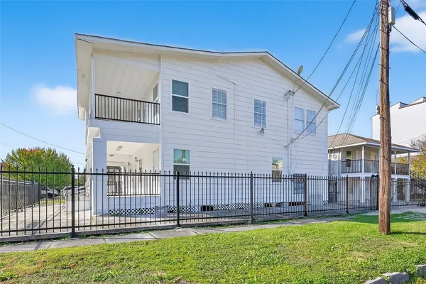 $1,100 | 2202 Hutchins Street, Unit A, Houston, TX 77003