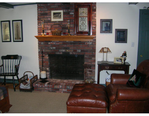 11 Lawndale Road Stoneham, MA 02180 - Photo 5 of 25 Gallery Image 5