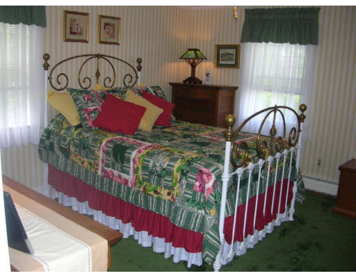 11 Lawndale Road Stoneham, MA 02180 - Photo 10 of 25 Gallery Image 10