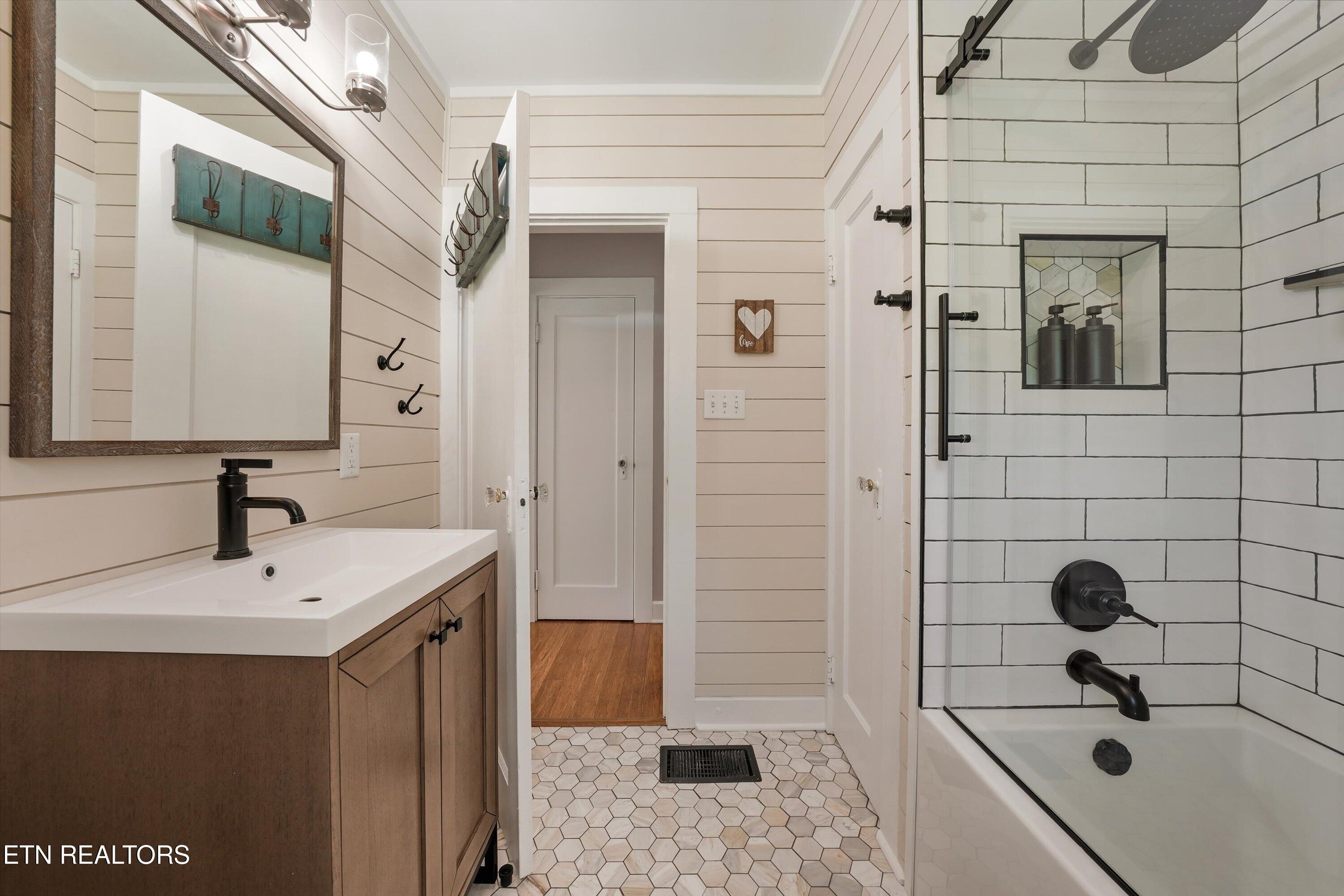 930 Gregg Road Friendsville, TN 37737 - Photo 27 of 48 Bathroom