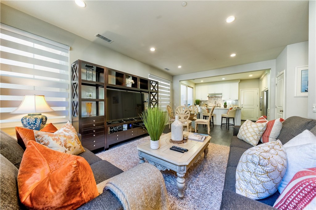 81 Fairymoss Irvine, CA 92620 - Photo 3 of 33