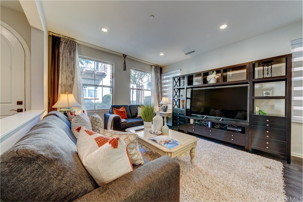 81 Fairymoss Irvine, CA 92620 - Photo 4 of 33