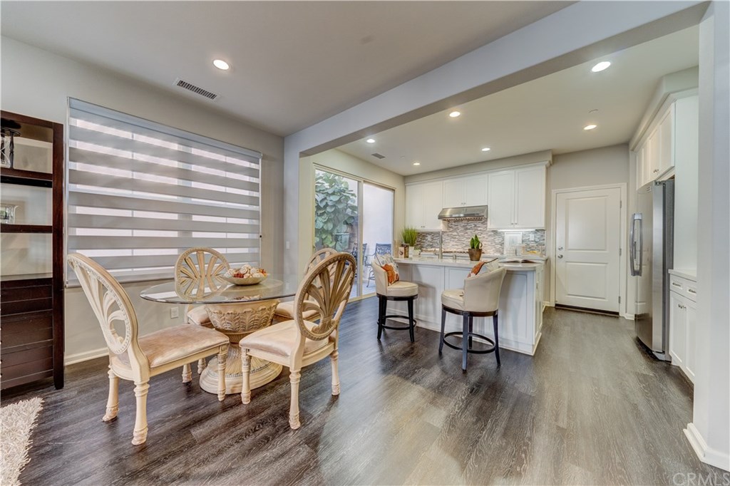 81 Fairymoss Irvine, CA 92620 - Photo 5 of 33