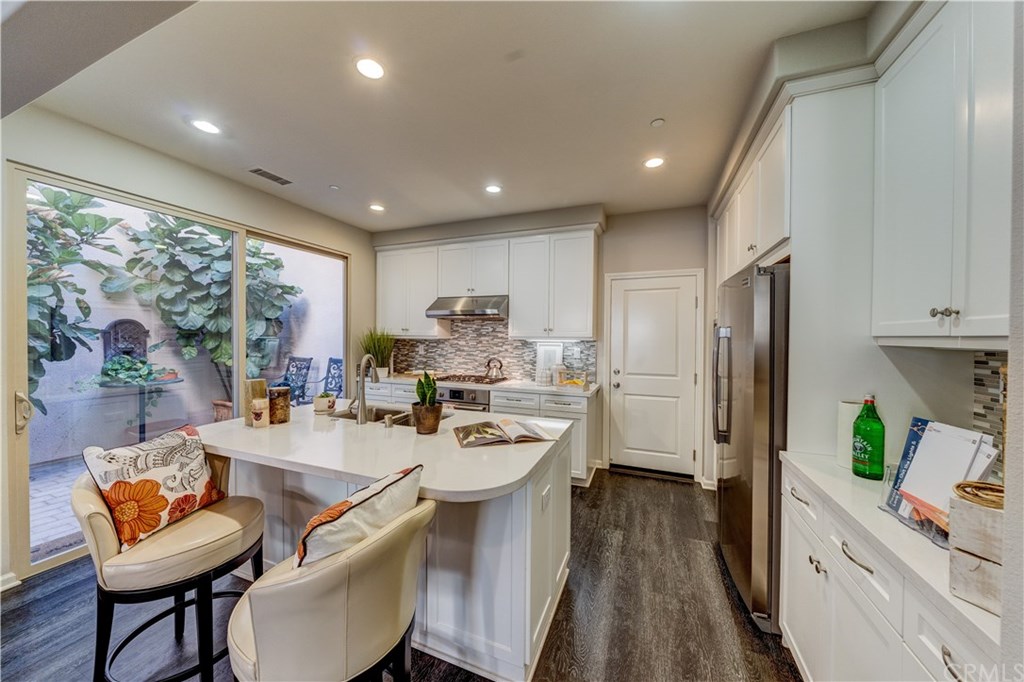 81 Fairymoss Irvine, CA 92620 - Photo 6 of 33