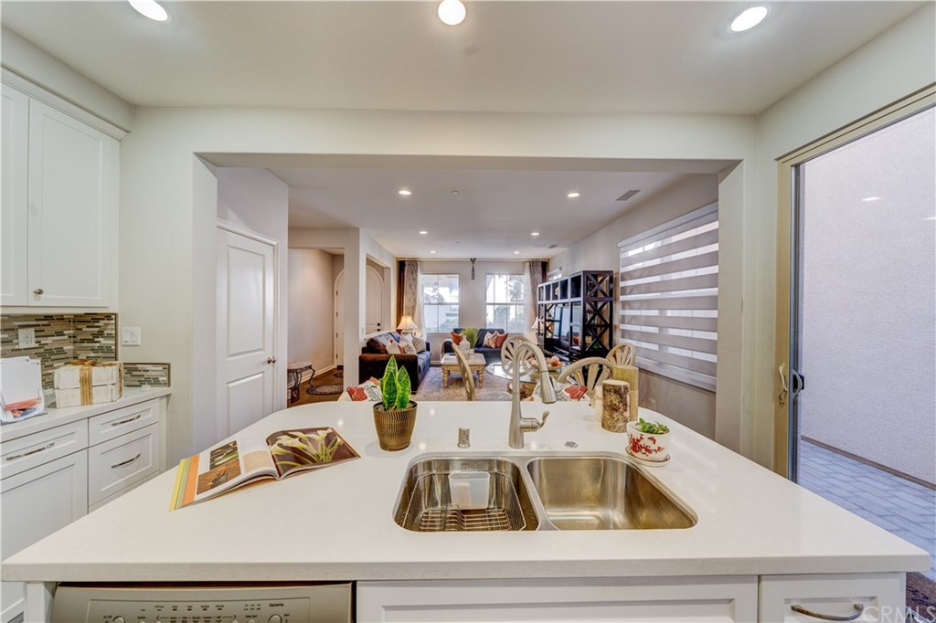 81 Fairymoss Irvine, CA 92620 - Photo 8 of 33