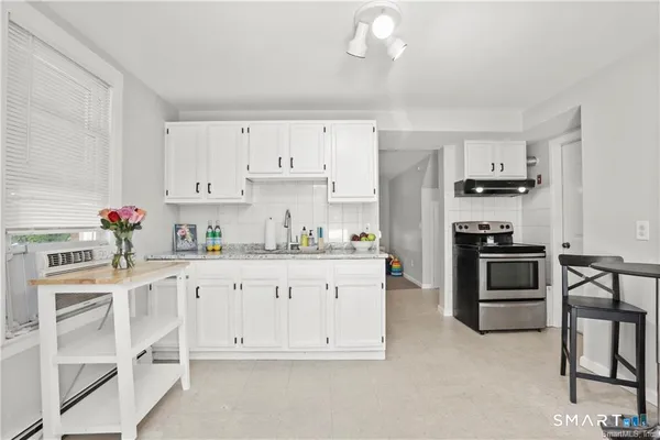 $1,800 | 102 Wooster Street, Unit B, Shelton, CT 06484