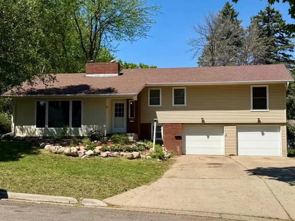 $320,000 | 406 Olander Street, Worthington, MN 56187