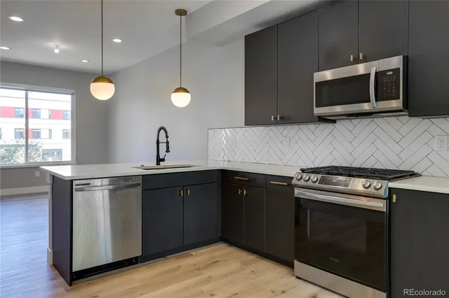$2,995 | 4925 West 10th Avenue, Unit 116, Denver, CO 80204