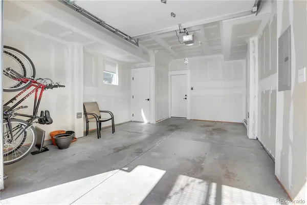 a view of an entryway with patio