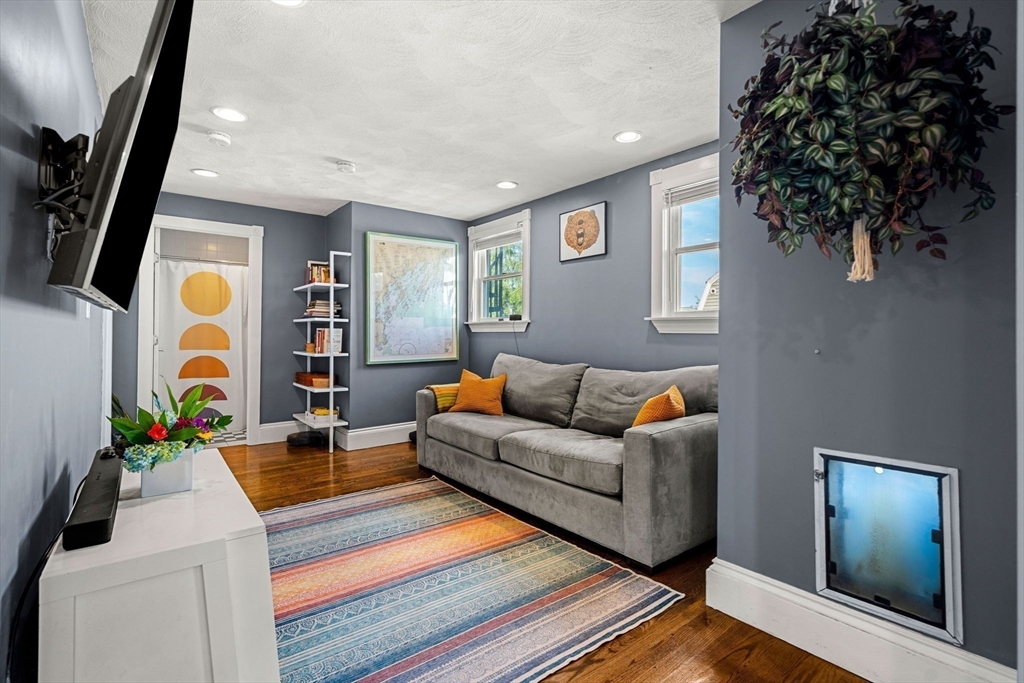 189 Burrill Street, Unit 2 Swampscott, MA 01907 - Photo 5 of 21 a living room with furniture and a potted plant