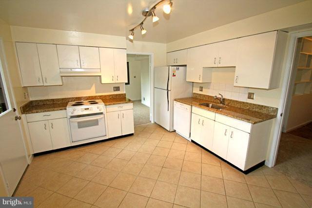 1105 North Rockingham Street Arlington, VA 22205 - Photo 12 of 24 a kitchen with a stove a sink and a refrigerator