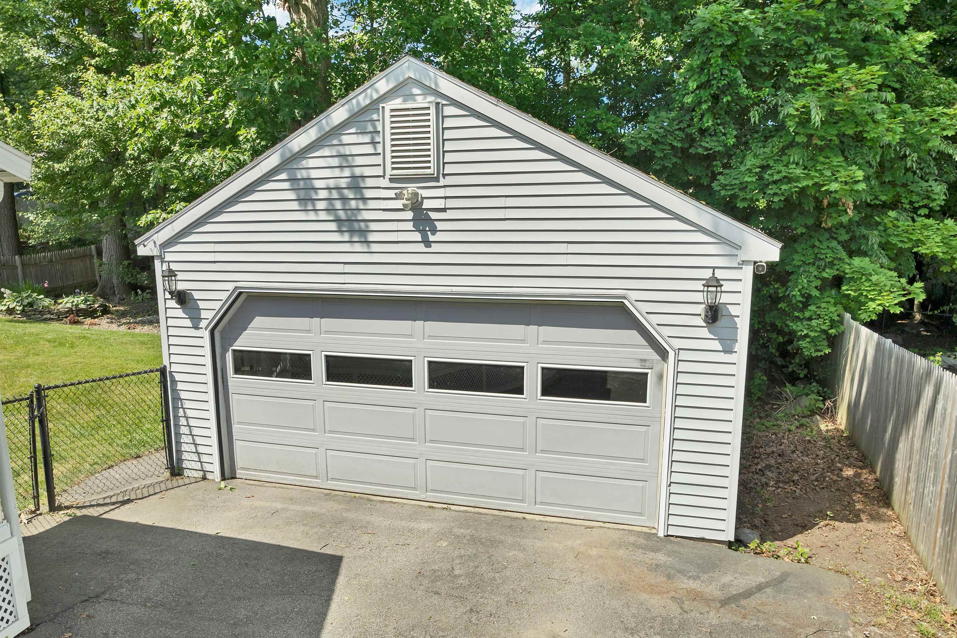 22 Jonathan Lane Manchester, NH 03104 - Photo 34 of 49