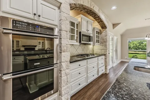 $625,000 | 325 Planter Pointe Drive, Normangee, TX 77871