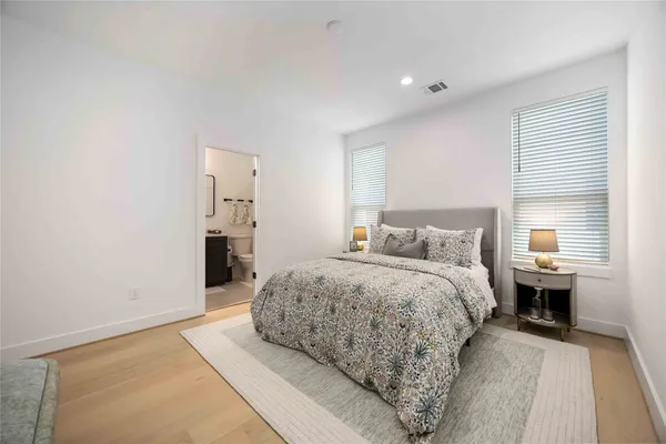 $6,000 | 3028 Lamar Street, Houston, TX 77003
