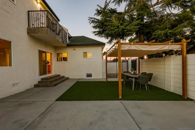 $1,245,000 | 1900 West 41st Street, Los Angeles, CA 90062