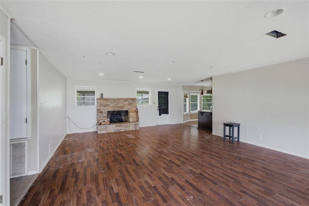 307 3rd Street Dequincy, LA 70633 - Photo 3 of 11