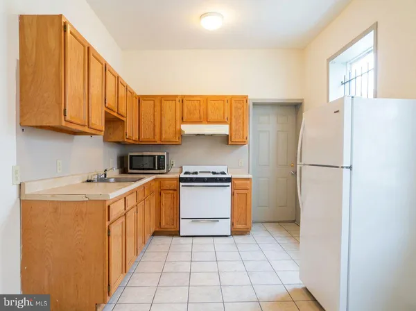 $2,500 | 2142 North Carlisle Street, Philadelphia, PA 19121