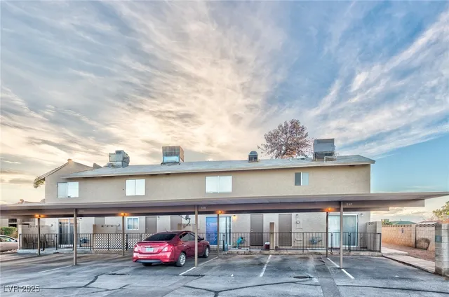 $1,050 | 587 Sellers Place, Henderson, NV 89011