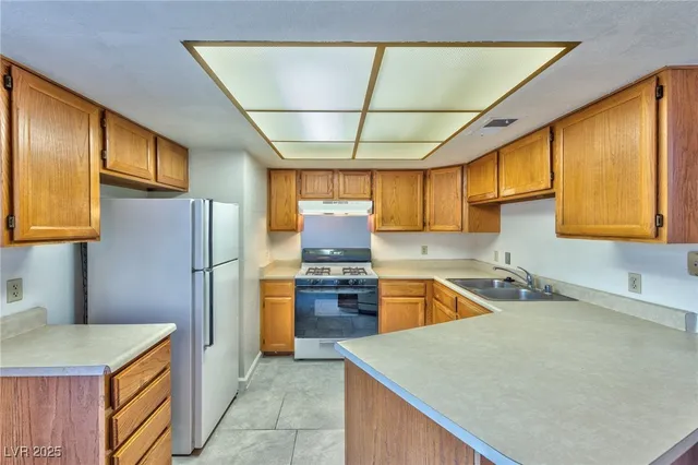 $1,050 | 587 Sellers Place, Henderson, NV 89011