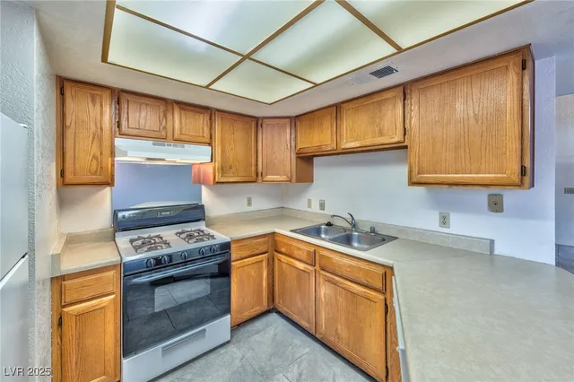 $1,050 | 587 Sellers Place, Henderson, NV 89011