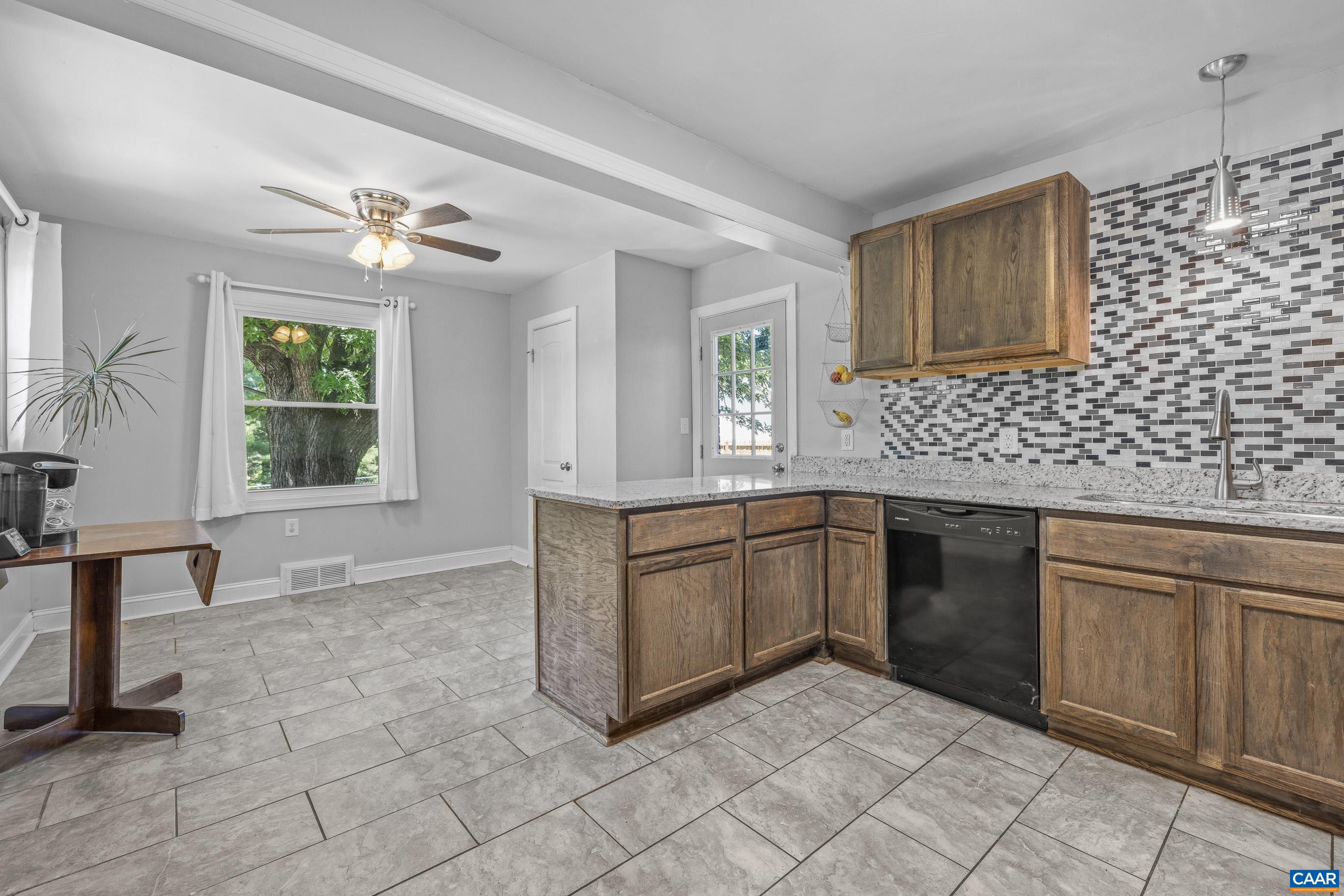 1317 Ridge Circle Waynesboro, VA 22980 - Photo 18 of 40