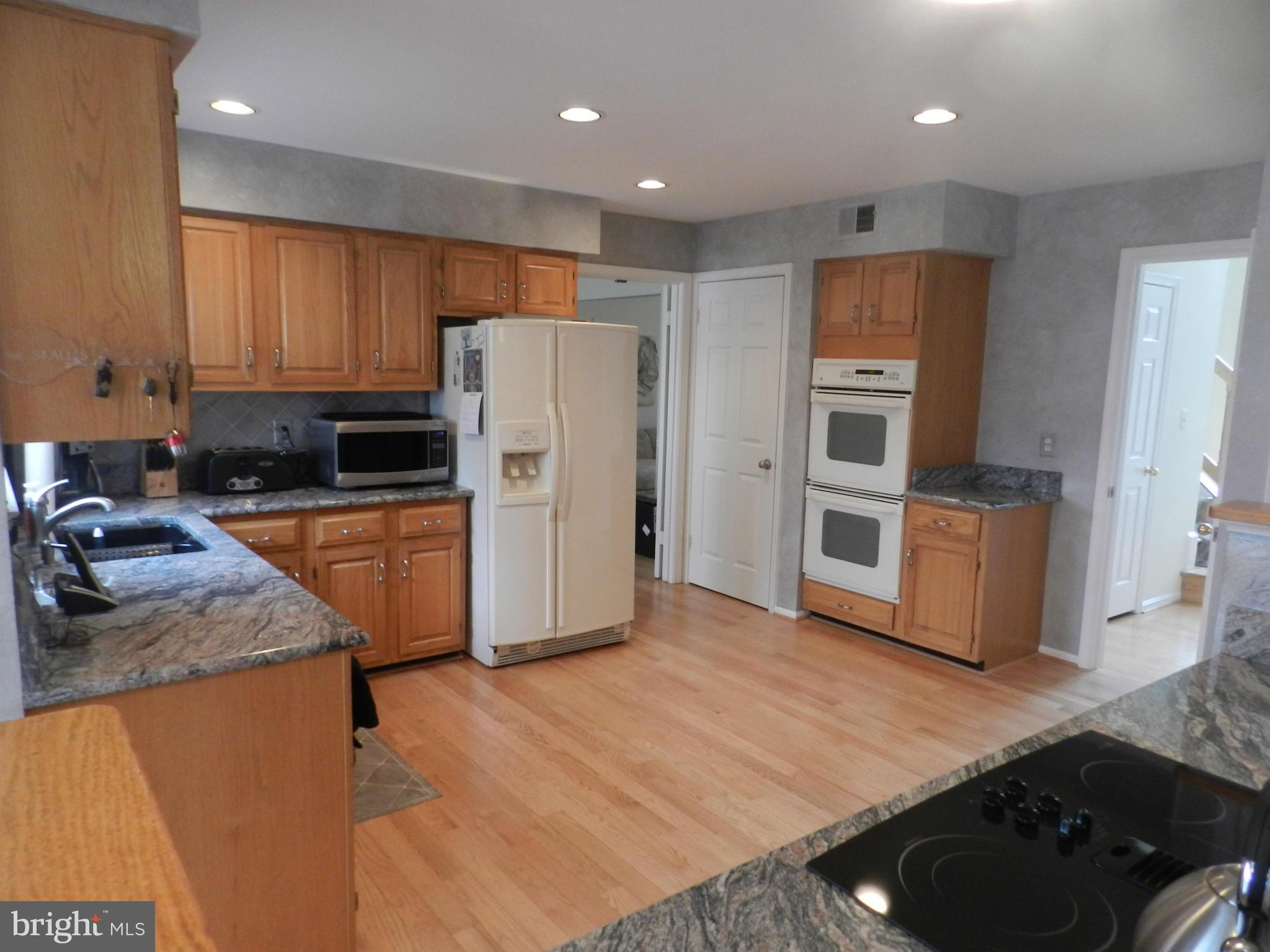 14440 Stonebridge View Drive North Potomac, MD 20878 - Photo 3 of 28 Kitchen