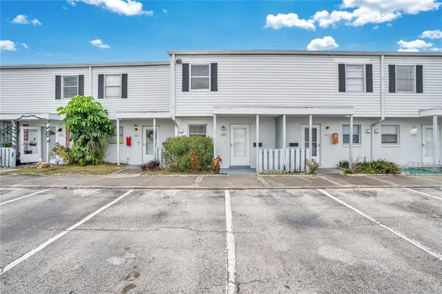 $165,000 | 1824 Amberly Avenue, Unit T8, Orlando, FL 32822