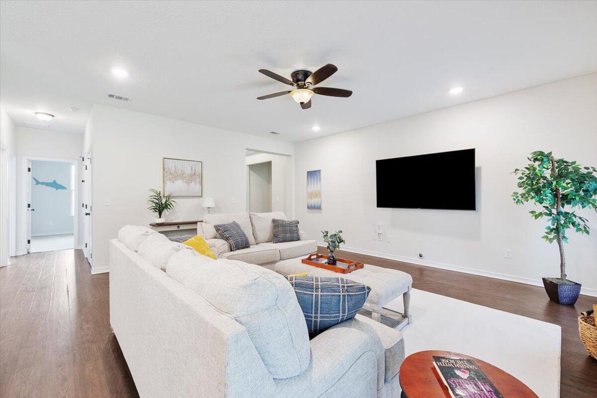 6206 Timberland Ridge Drive Crestview, FL 32539 - Photo 20 of 34 a living room with furniture and a flat screen tv