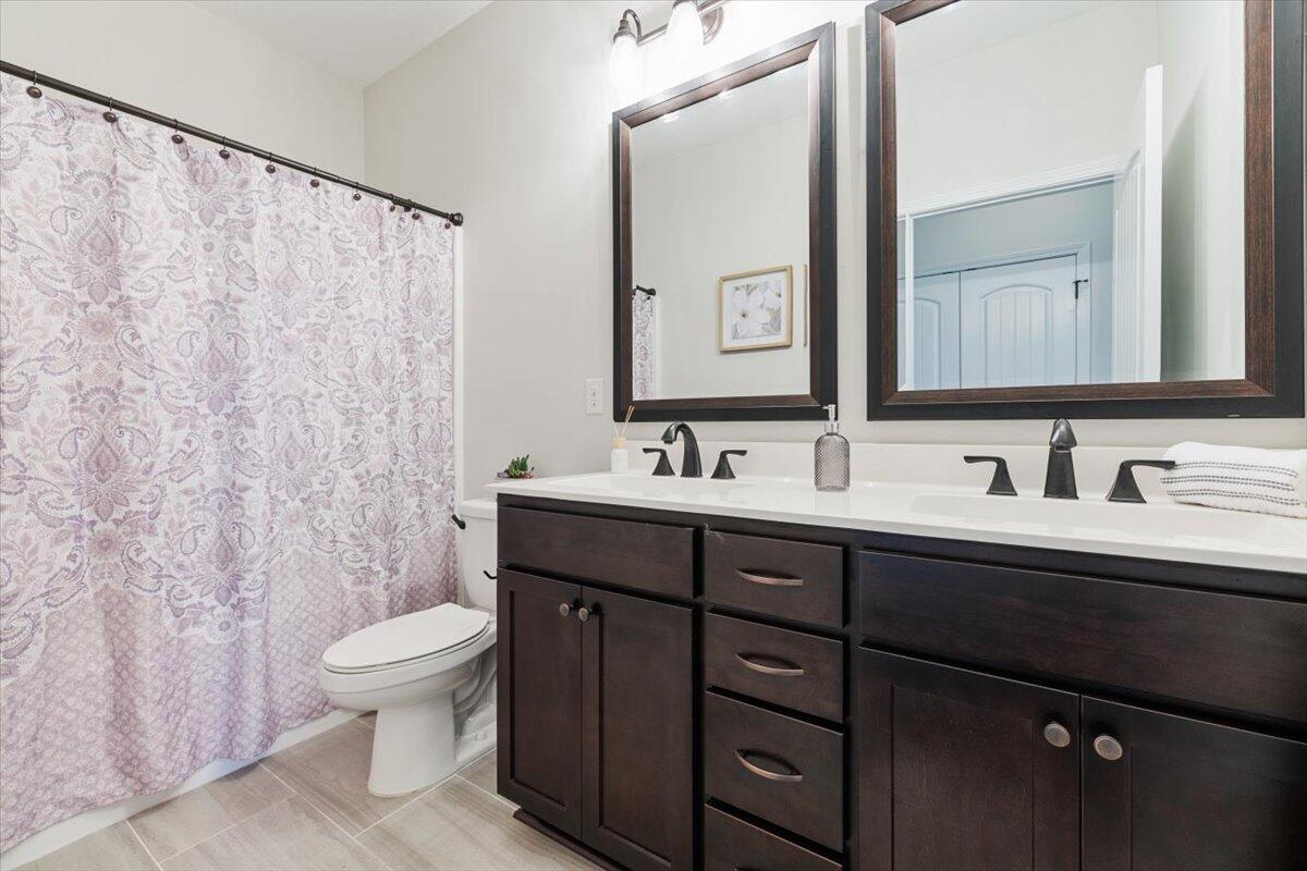 6206 Timberland Ridge Drive Crestview, FL 32539 - Photo 23 of 34 a bathroom with a double vanity sink toilet and a mirror