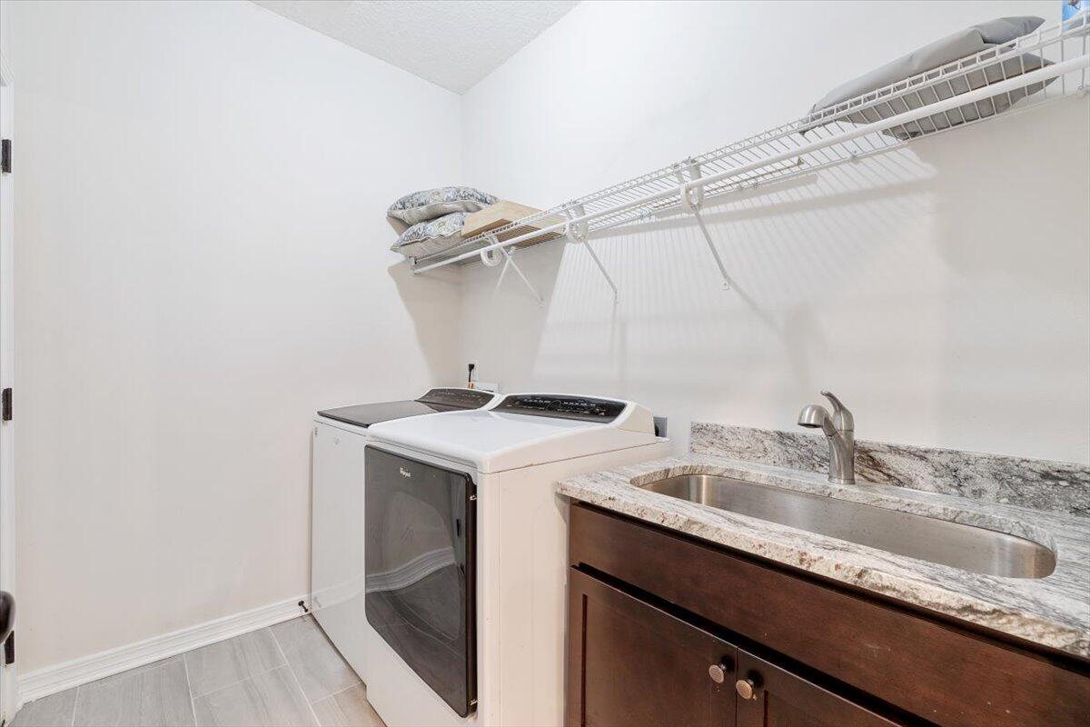 6206 Timberland Ridge Drive Crestview, FL 32539 - Photo 29 of 34 a bathroom with a sink and a mirror