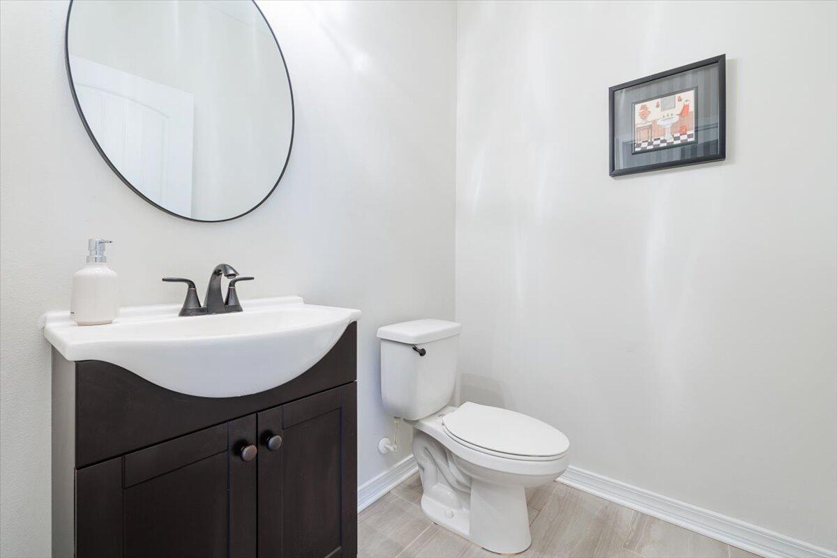6206 Timberland Ridge Drive Crestview, FL 32539 - Photo 7 of 34 a bathroom with a toilet a sink and a mirror